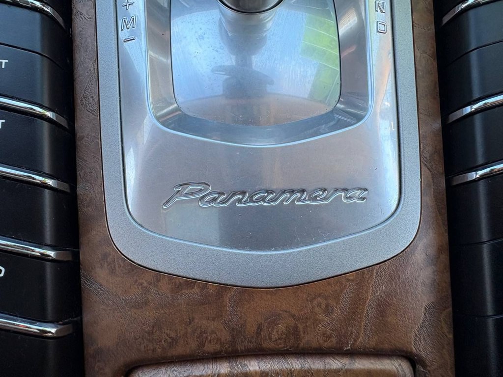 2014 Porsche Panamera Image 42