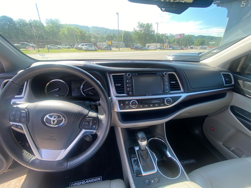 2015 Toyota Highlander Image 8