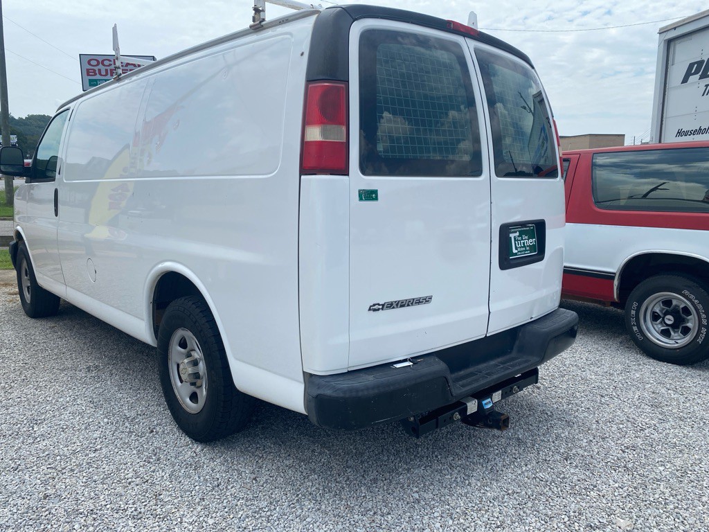 2008 Chevrolet Express Image 2