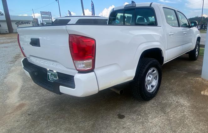 2017 Toyota Tacoma Image 3