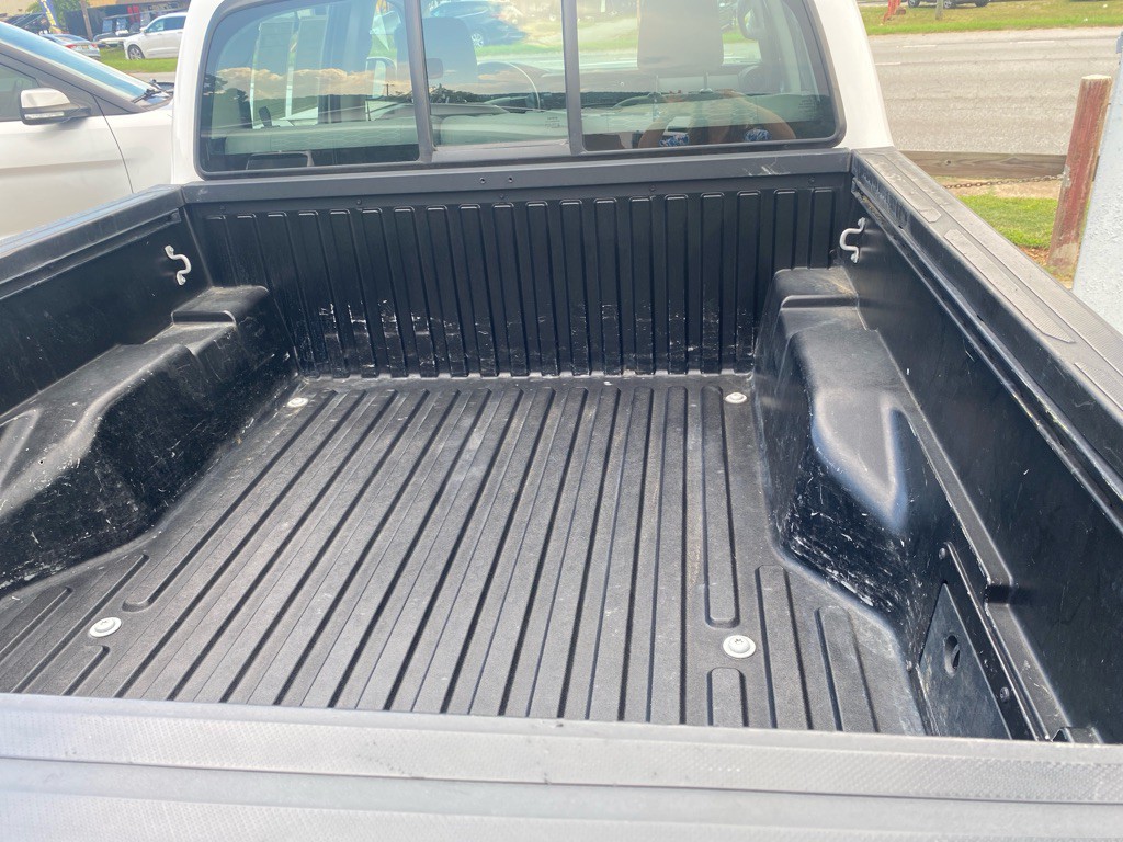 2017 Toyota Tacoma Image 5