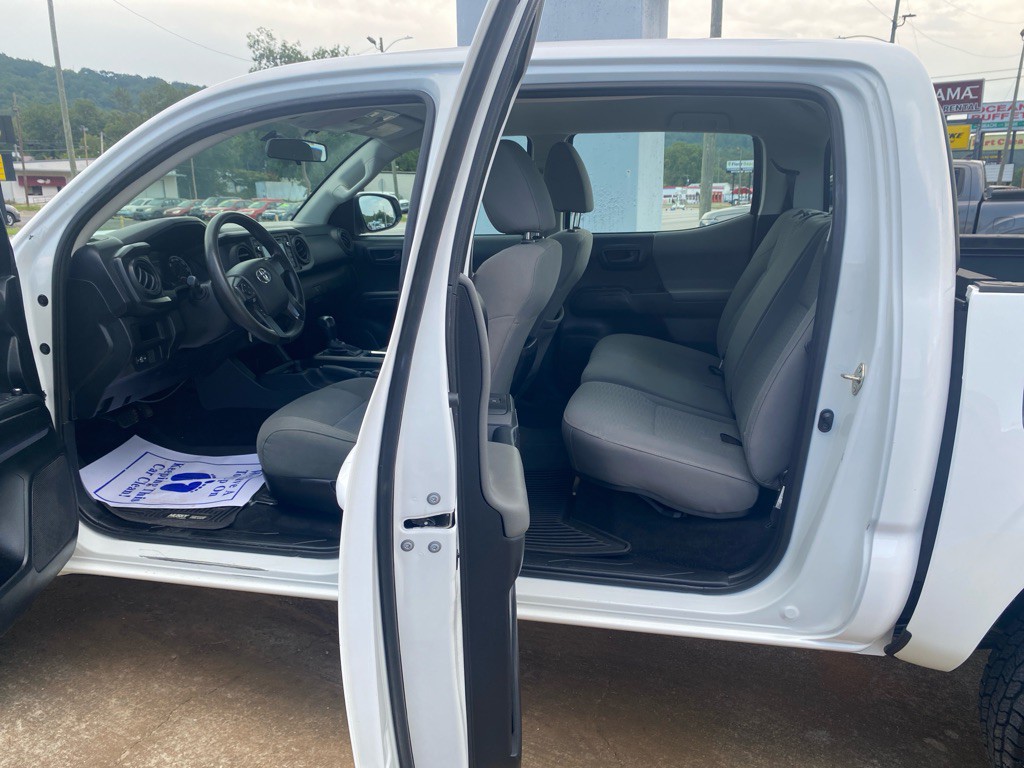 2017 Toyota Tacoma Image 6