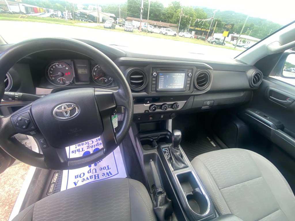2017 Toyota Tacoma Image 7