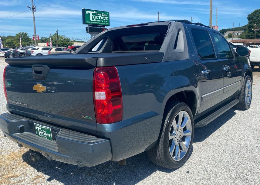 2012 Chevrolet Avalanche Image 3