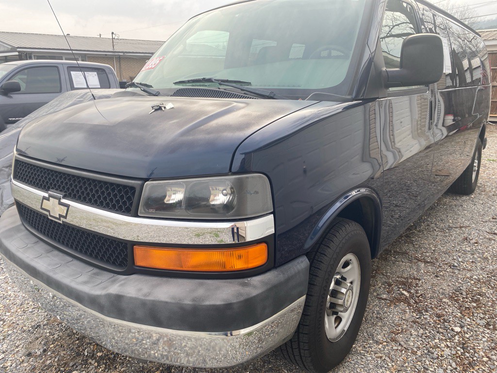 2009 Chevrolet Express Image 1