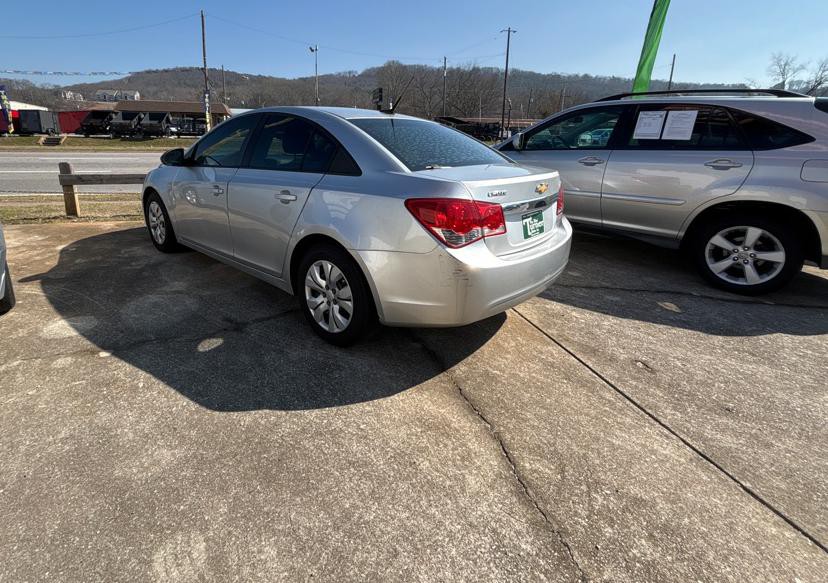 2014 Chevrolet Cruze Image 2