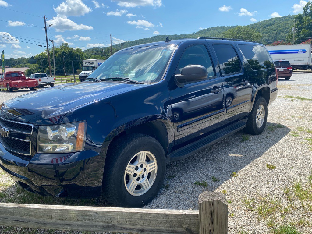 2008 Chevrolet Suburban Image 1
