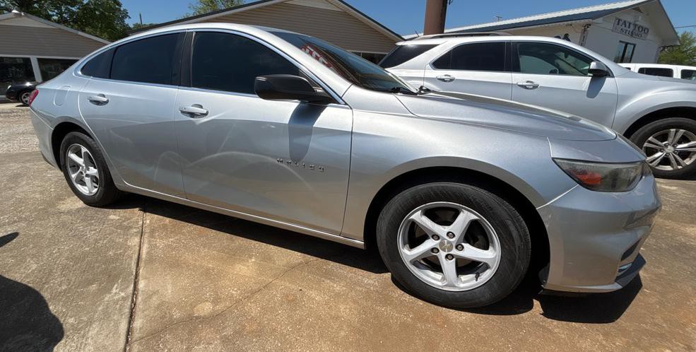 2017 Chevrolet Malibu Image 3