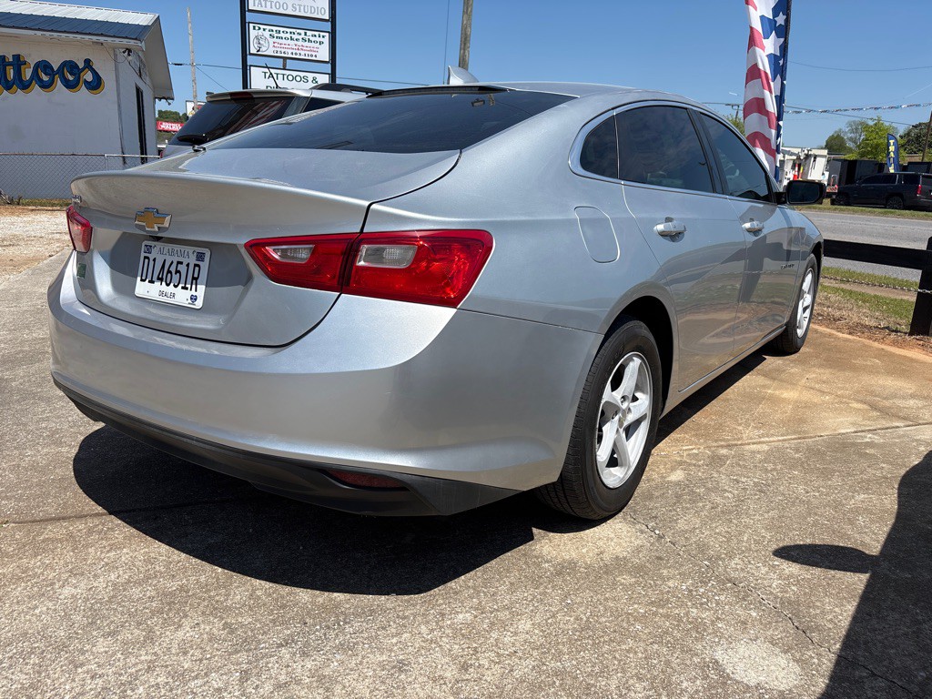 2017 Chevrolet Malibu Image 4
