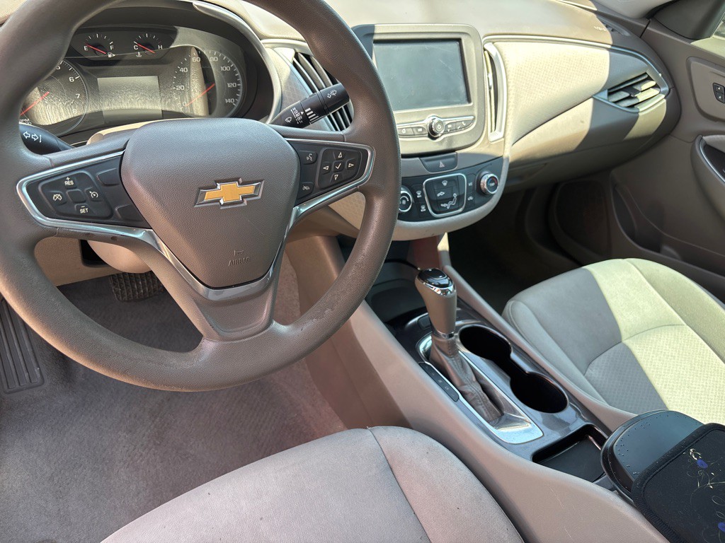 2017 Chevrolet Malibu Image 6