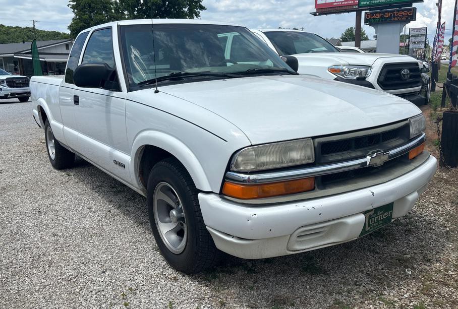 1999 Chevrolet S10 Image 2