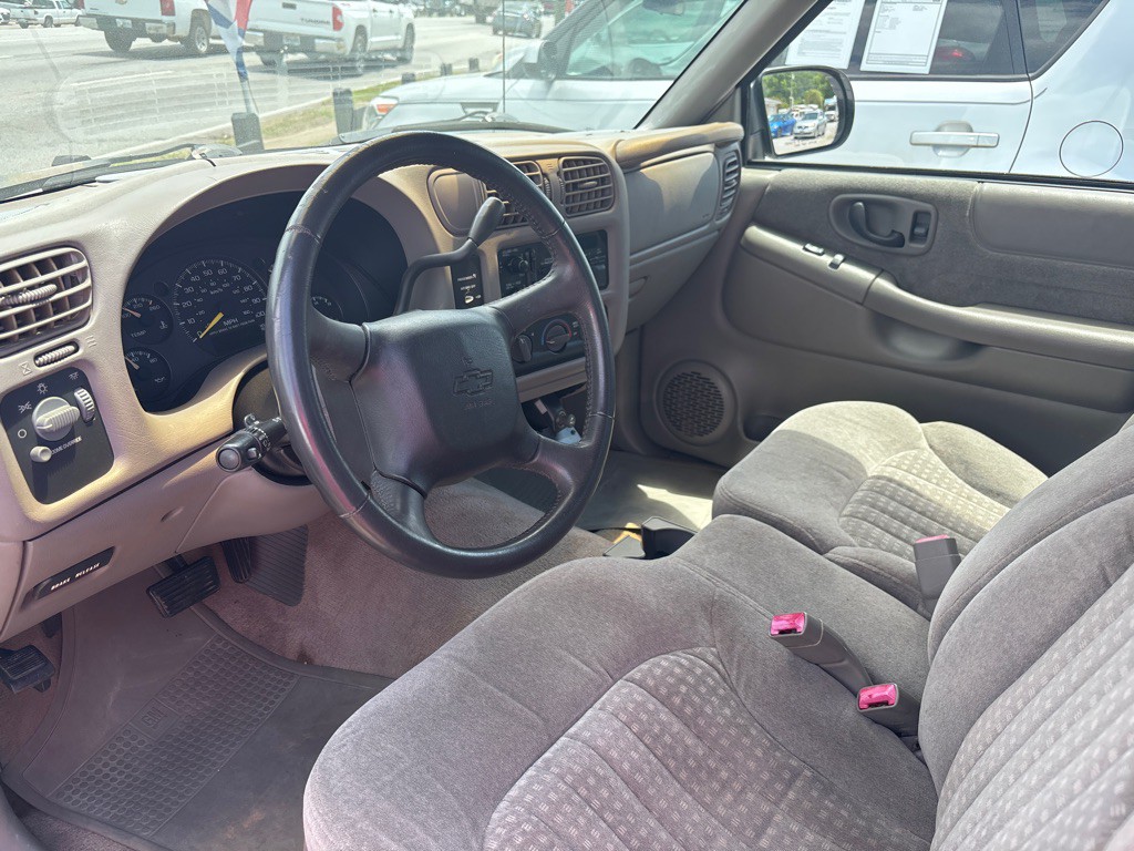 1999 Chevrolet S10 Image 3