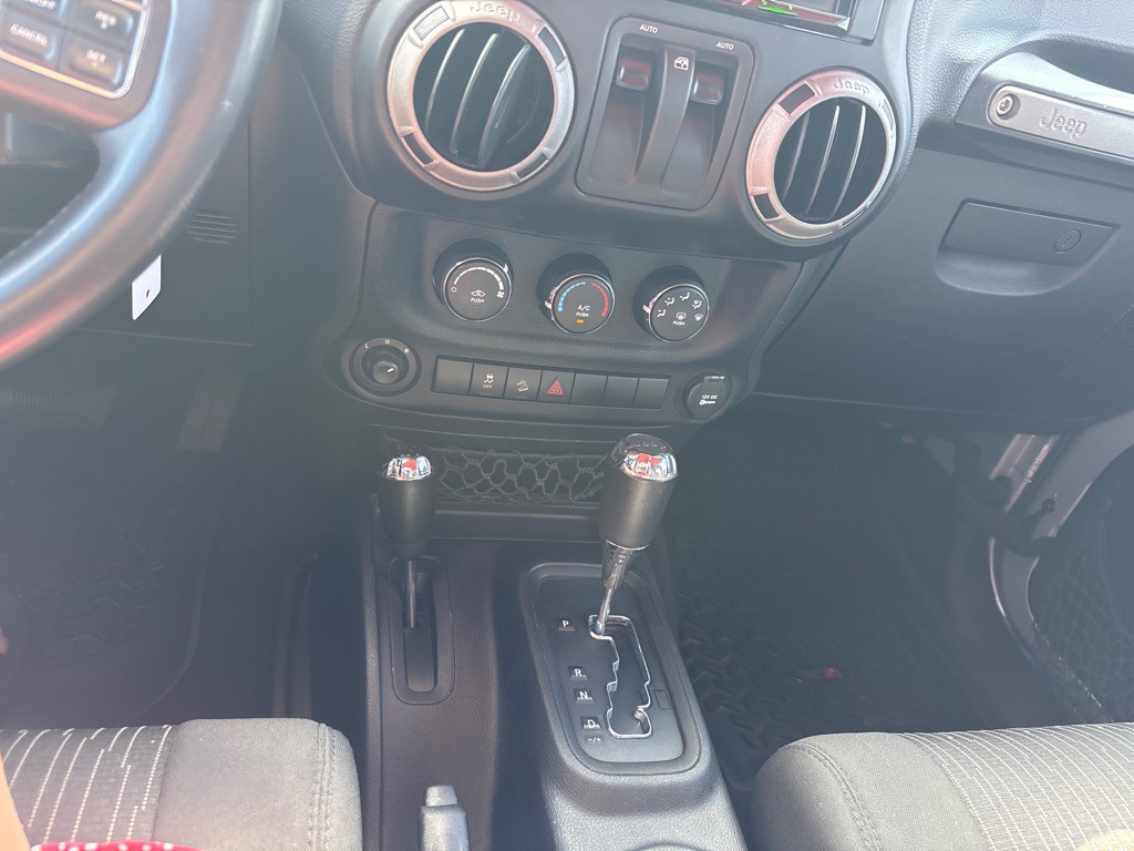 2012 Jeep Wrangler Image 7