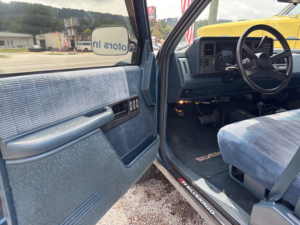 1990 Chevrolet C/K Image 6