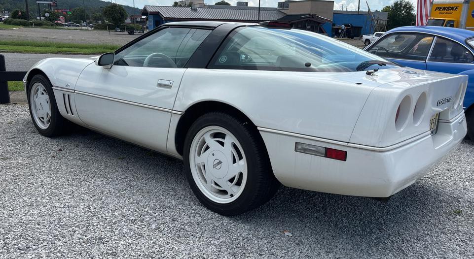 1988 Chevrolet Corvette Image 2