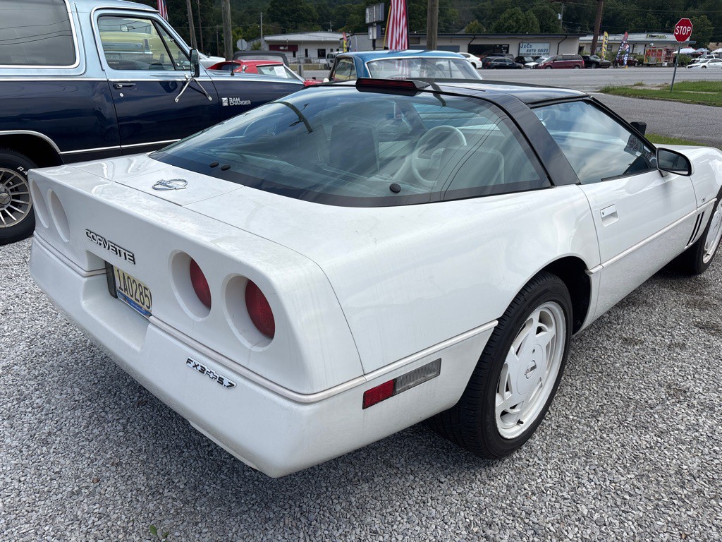 1988 Chevrolet Corvette Image 3