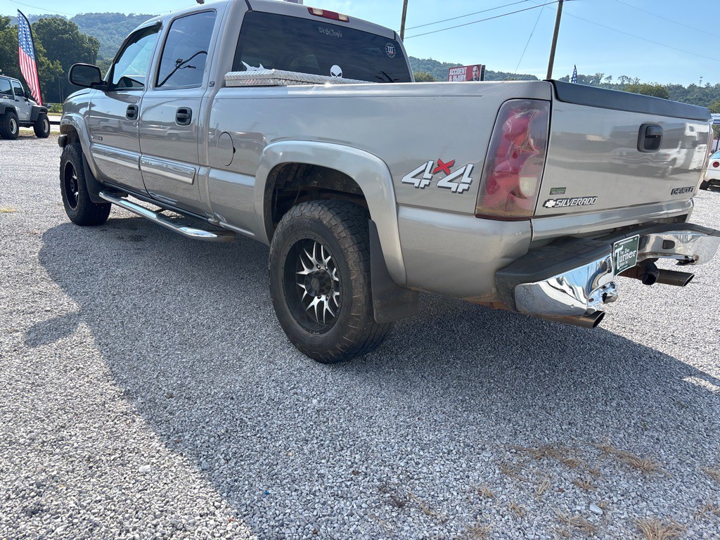 2003 Chevrolet Silverado 1500 Image 2