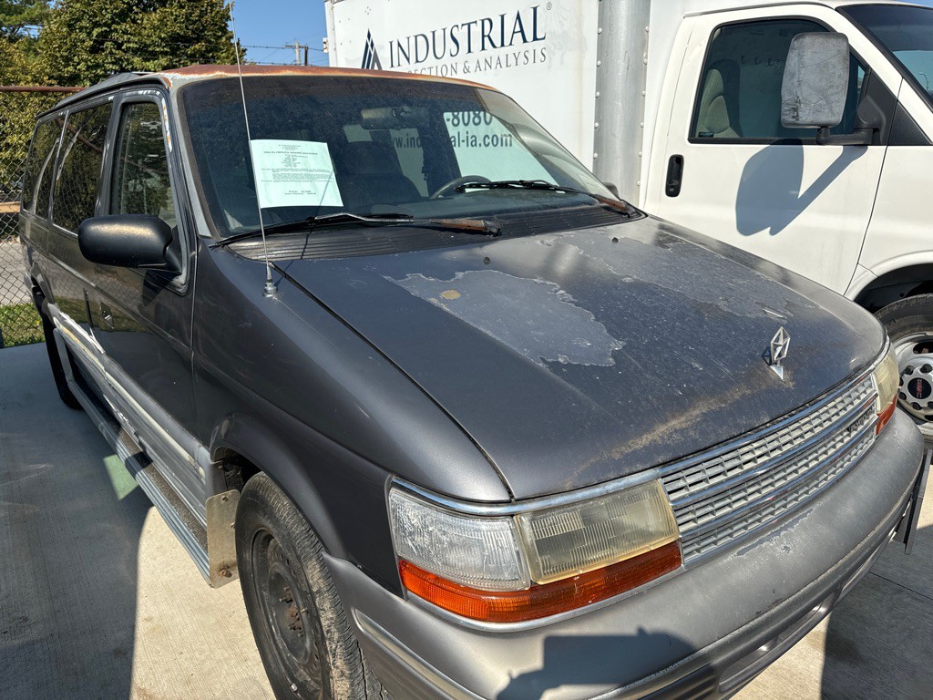 1994 Plymouth Grand Voyager Image 2