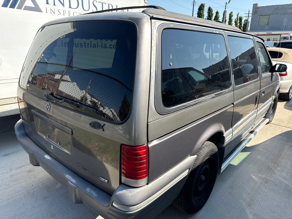 1994 Plymouth Grand Voyager Image 4