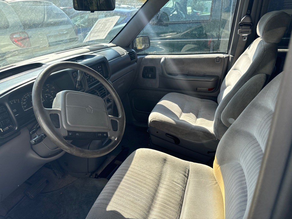 1994 Plymouth Grand Voyager Image 5