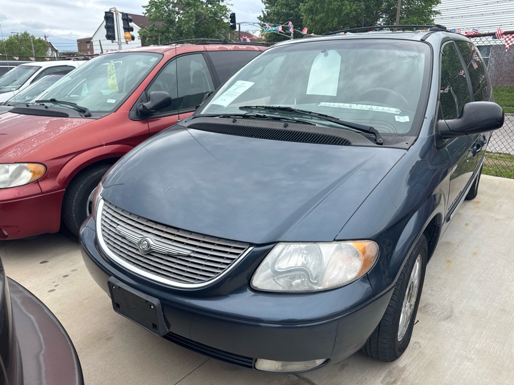 2001 Chrysler Town & Country Image 3