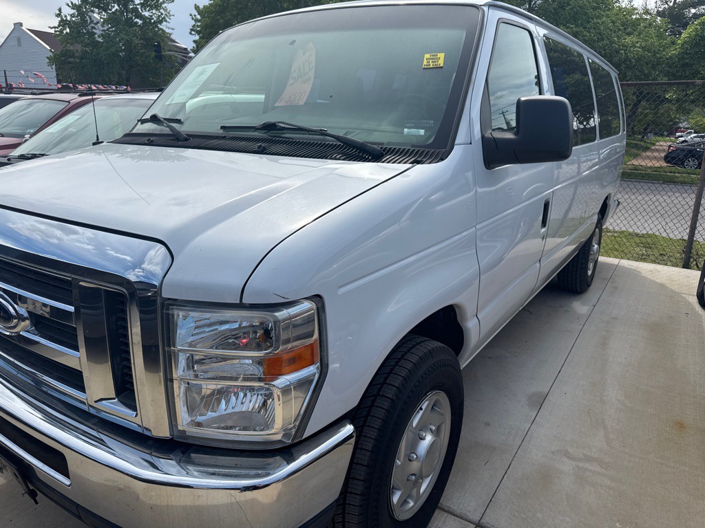 2011 Ford Econoline Image 1