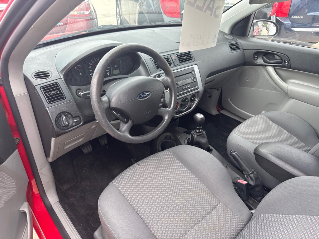 2005 Ford Focus Image 2