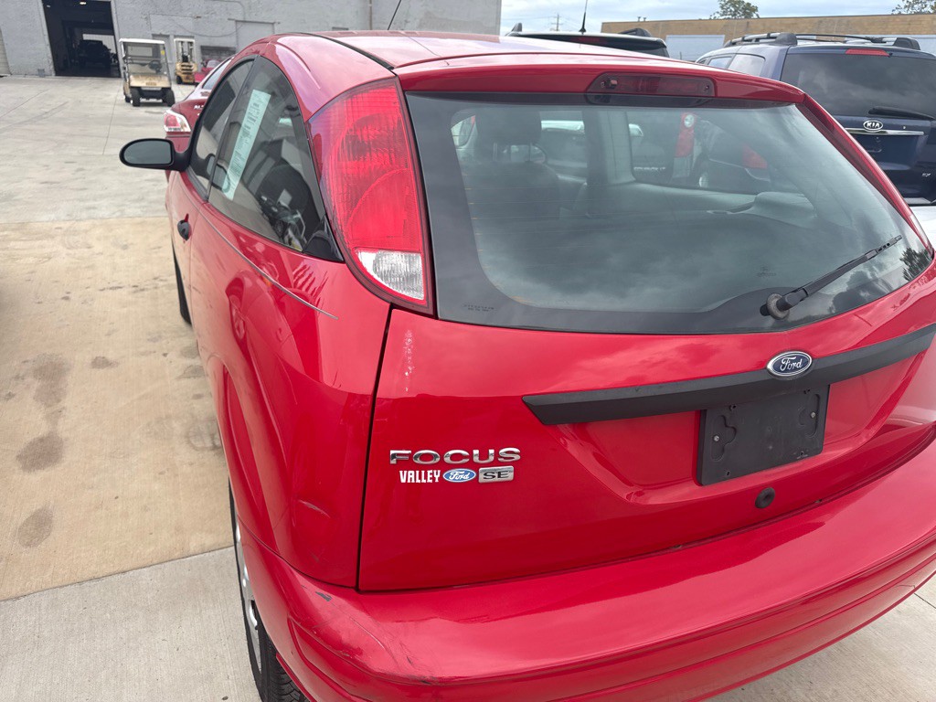 2005 Ford Focus Image 3