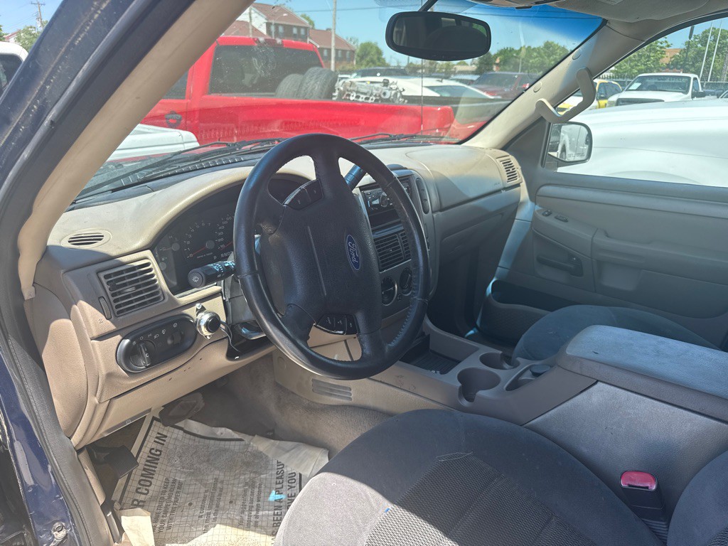2004 Ford Explorer Image 2