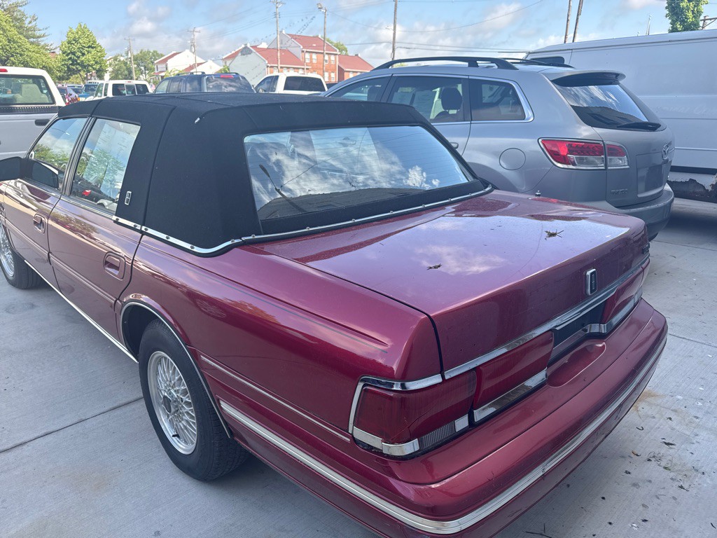 1991 Lincoln Continental Image 3