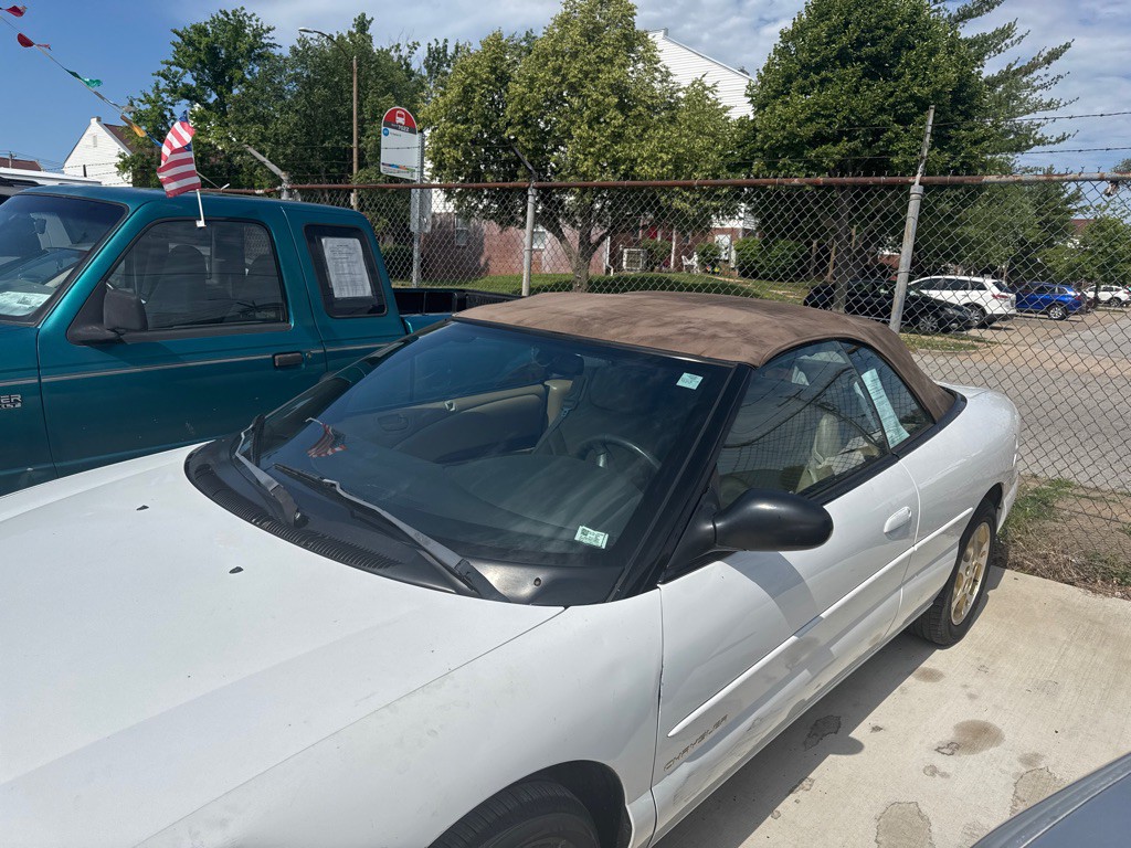 2000 Chrysler Sebring Image 2
