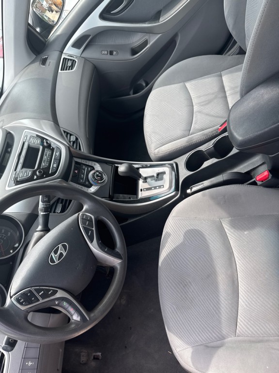2013 Hyundai Elantra Image 2