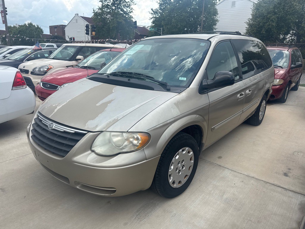 2006 Chrysler Town & Country Image 1