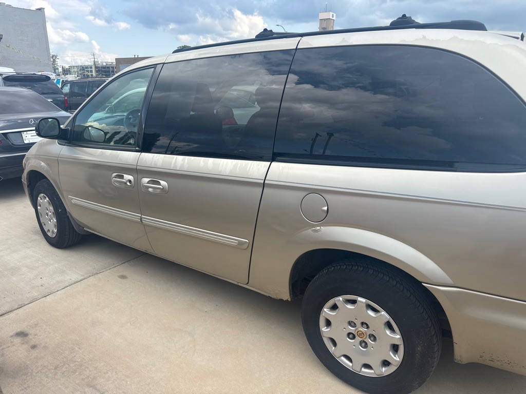 2006 Chrysler Town & Country Image 3