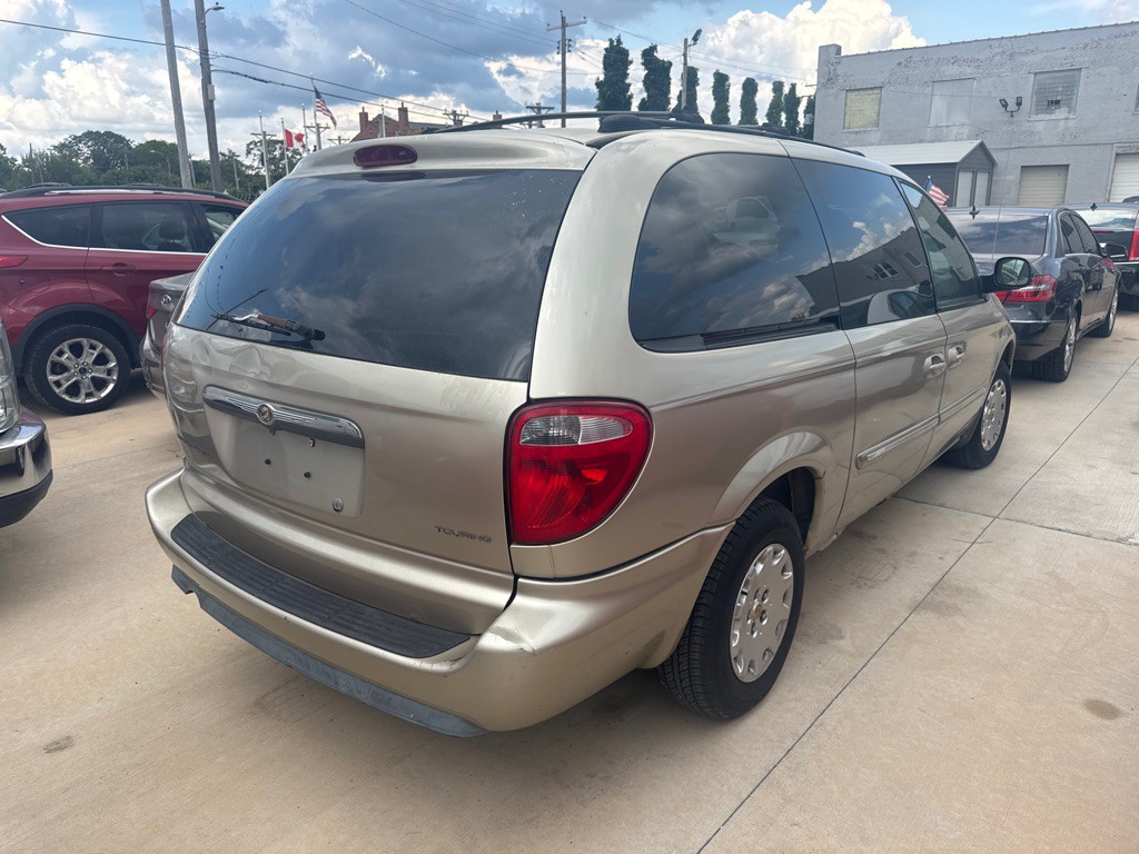 2006 Chrysler Town & Country Image 4