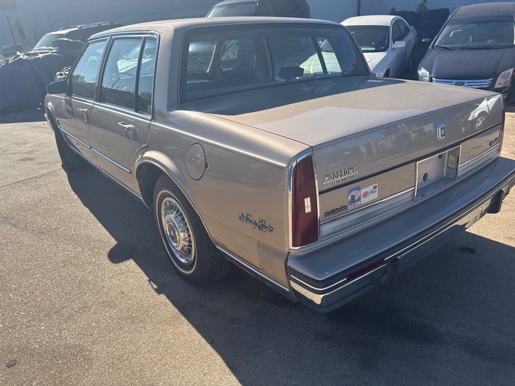 1985 Oldsmobile 98 Image 2