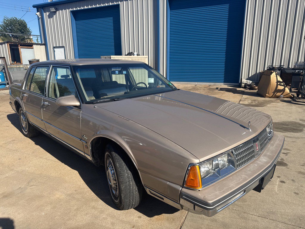 1985 Oldsmobile 98 Image 4