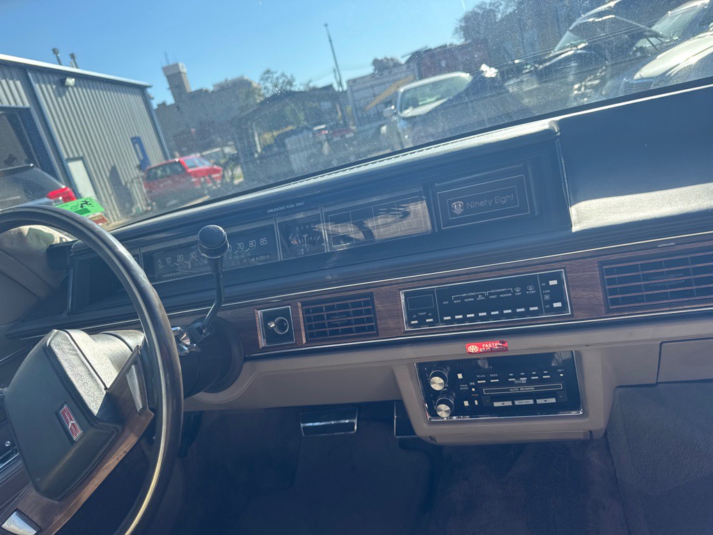 1985 Oldsmobile 98 Image 6