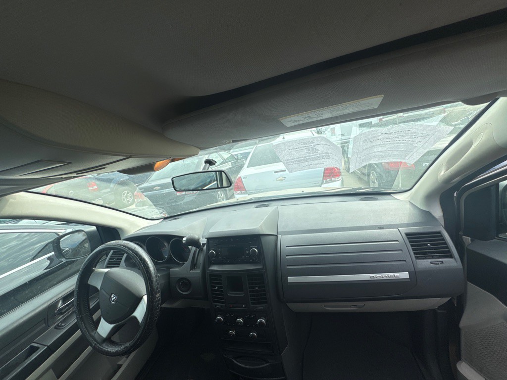 2008 Dodge Grand Caravan Image 2