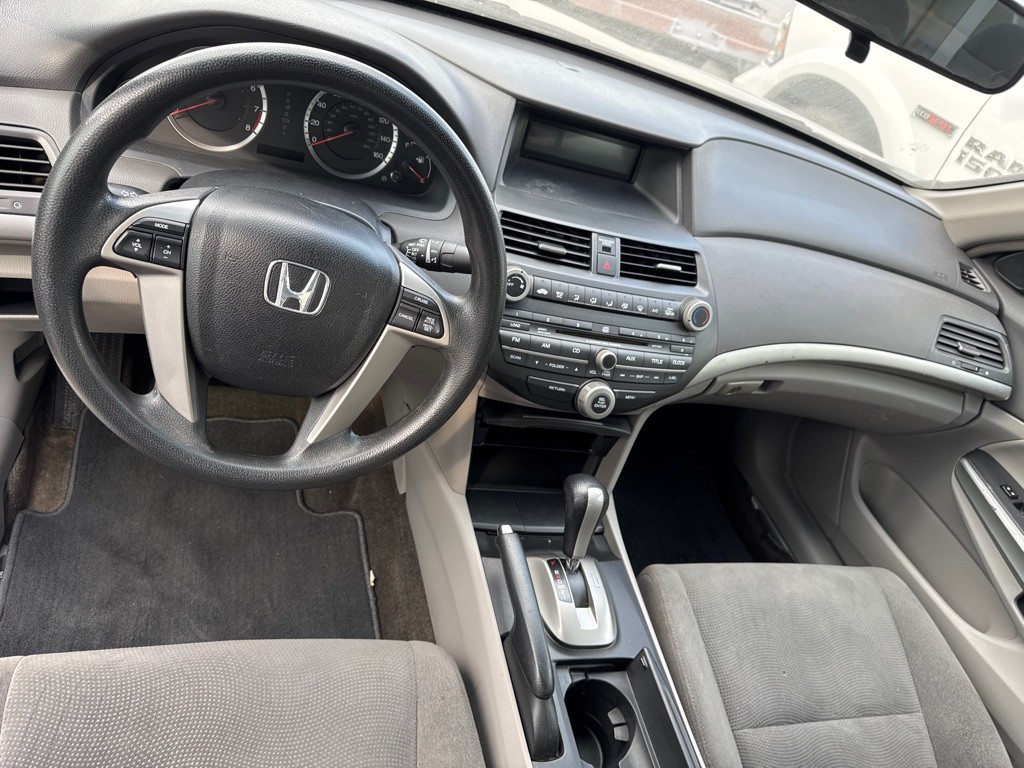 2009 Honda Accord Image 2