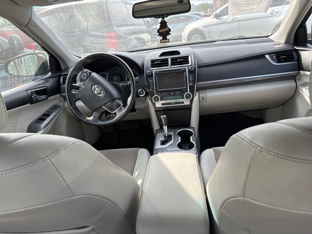 2014 Toyota Camry Image 2
