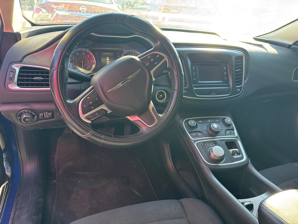 2016 Chrysler 200 Image 2