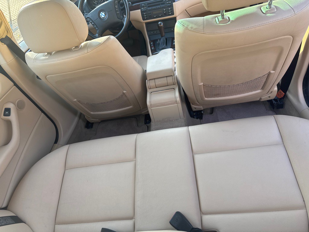 2005 BMW 3 Series Image 2