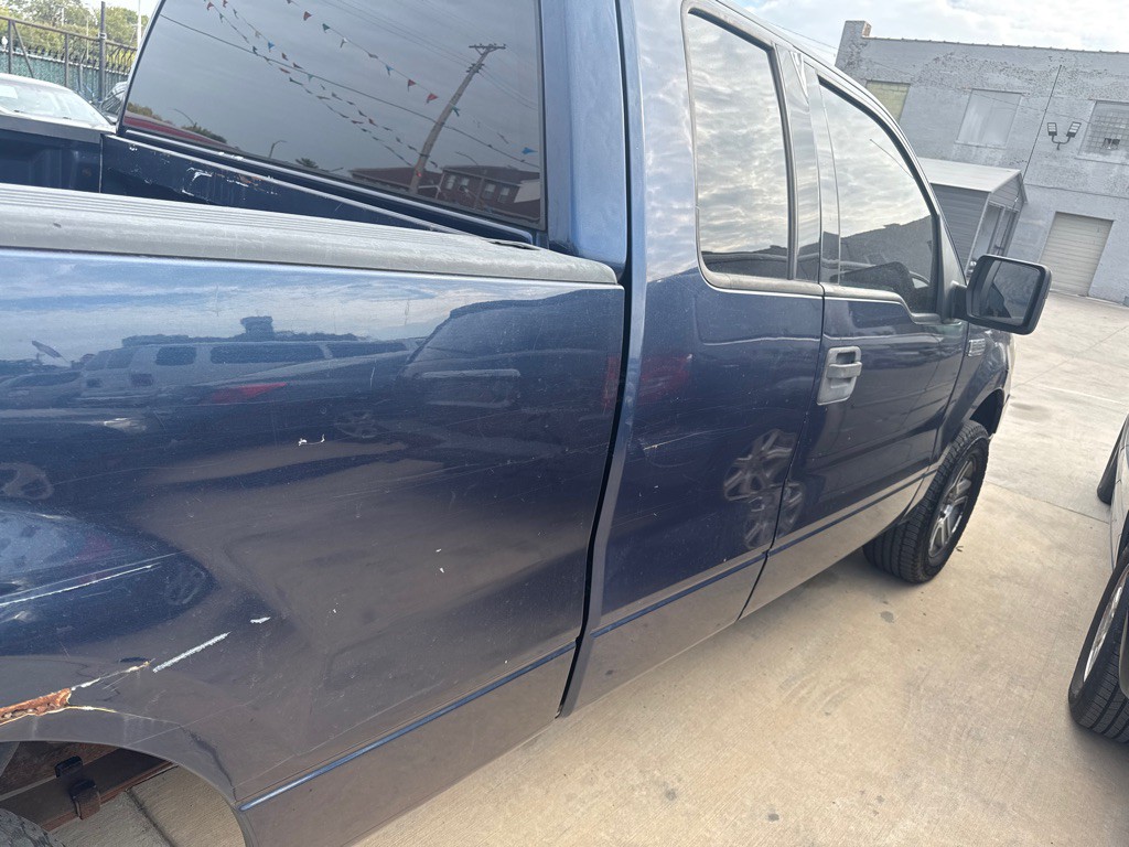 2004 Ford F-150 Image 2