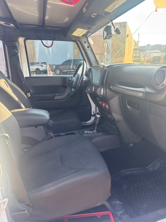 2016 Jeep Wrangler Unlimited Image 2
