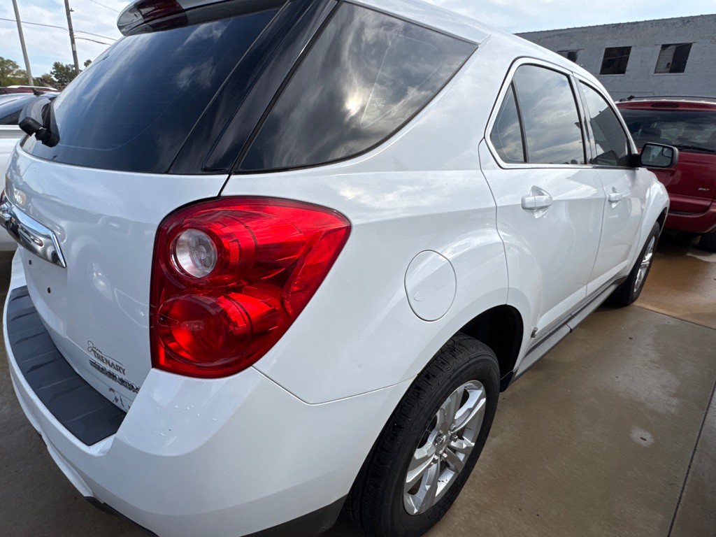 2014 Chevrolet Equinox Image 2