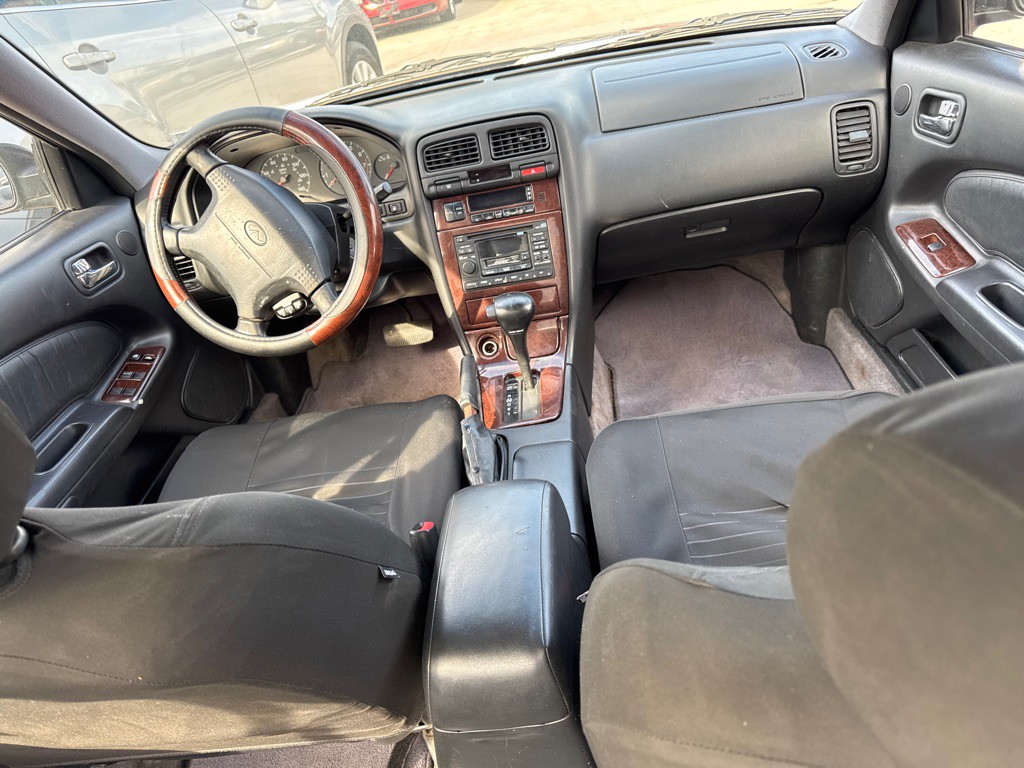 1998 INFINITI I30 Image 3