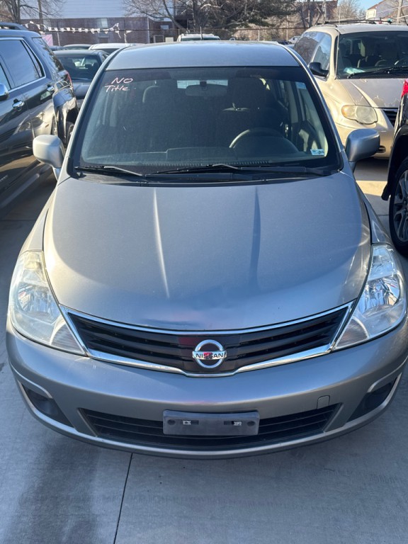 2011 Nissan Versa Image 1