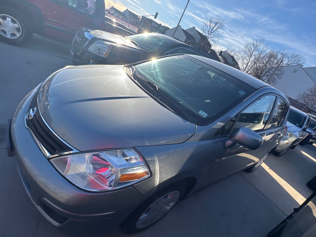 2011 Nissan Versa Image 2