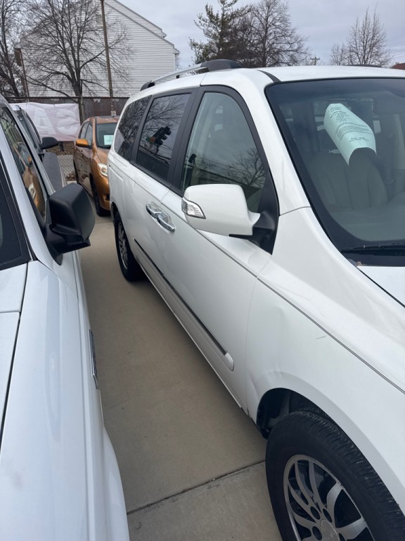 2011 Kia Sedona Image 3